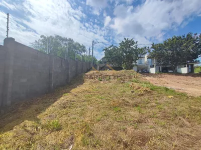 Terreno à venda no condomínio Portal do Horto, com 222,90m² e declive ao fundo. - Foto 8
