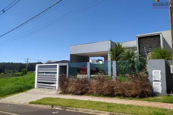 Casa com Piscina no Bairro São Francisco - Foto 1