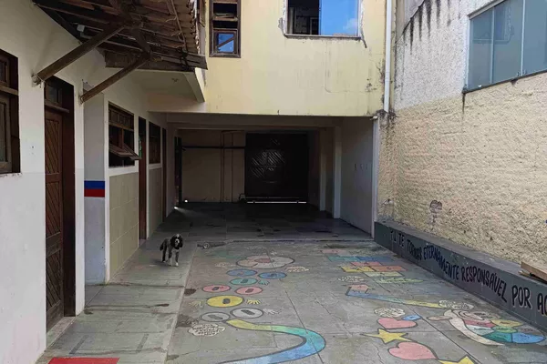 Conjunto comercial para locação com 6 salas, 3 banheiros, pátio grande no Alto Maron, Vitória da - Foto 3