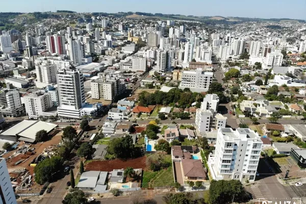 Terreno Comercial/Residencial - com área de 792,00 m2 - Localizado em uma ZC-1 possibilidade de edificar 12 andares mais as salas comercias térreas - Foto 5