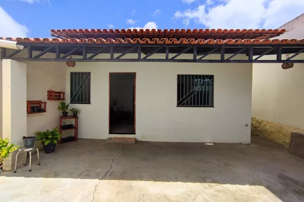 Casa solta de 3 quartos sendo 1 suíte em terreno de 193 m² no Alto Maron, Vitória da Conquista, - Foto 3
