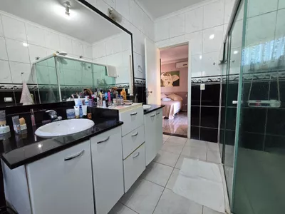 Sobrado à venda de 282m² com 4 quartos suítes, 6 banheiros, piscina e 6 vagas de garagem no condomínio Terras de Piracicaba IV - Foto 27