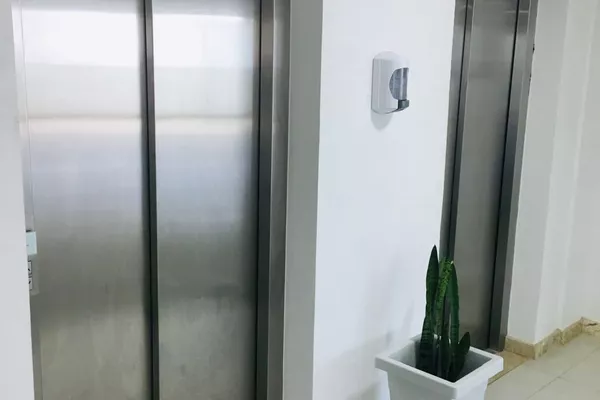 Vendo excelente apartamento de 3 quartos sendo 1 suíte, todo mobiliado, 103M² + 2 Elevadores no Ca - Foto 4