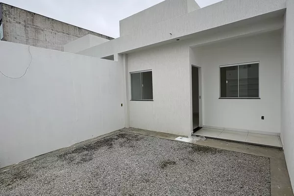 Casa de 2 quartos sendo 1 suíte com garagem para dois carros e quintal - Foto 3
