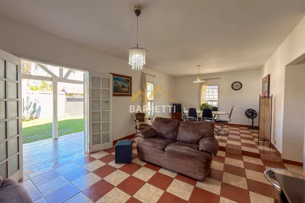 Chácara à venda no bairro Dois Córregos com 347m², 4 quartos sendo 1 suíte, área gourmet e piscina - Foto 6