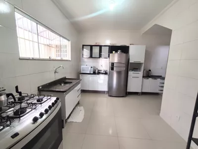 Casa Duplex (solta) com 5/4 sendo 1 suíte, com garagem para 4 carros no Bairro Felícia na região - Foto 7