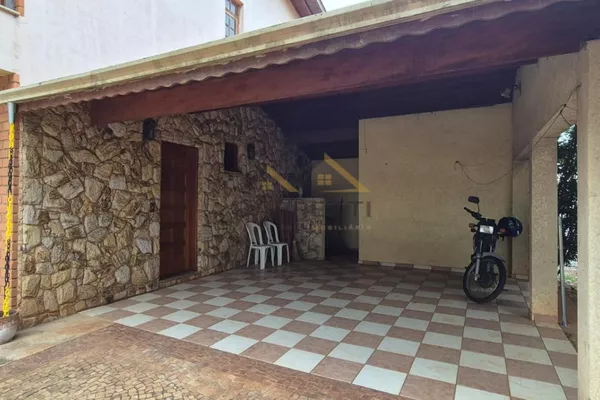 Chácara à venda com 6 dormitórios, sendo 2 suítes, 5 banheiros e 10 vagas de garagem - Foto 2