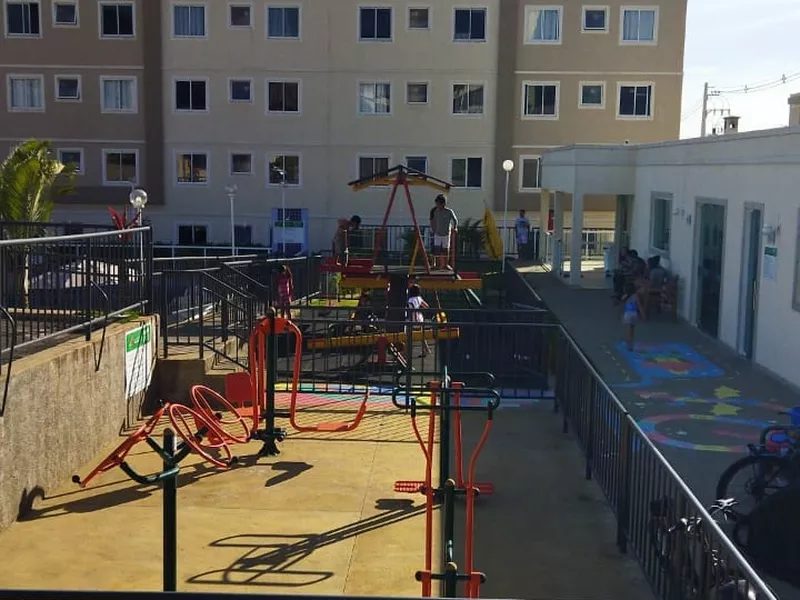 Ótimo Apartamento de 1º andar em condomínio fechado com completa infra estrutura próximo da Av. - Foto Principal