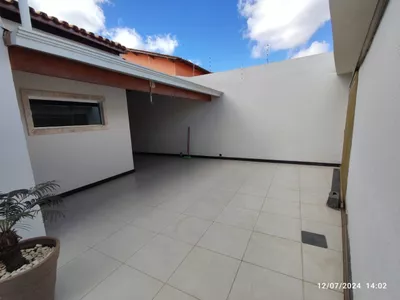 Vendo casa térrea de 3 quartos sendo 2 suites, área gourmet com churrasqueira garagem para 3 carro - Foto 3