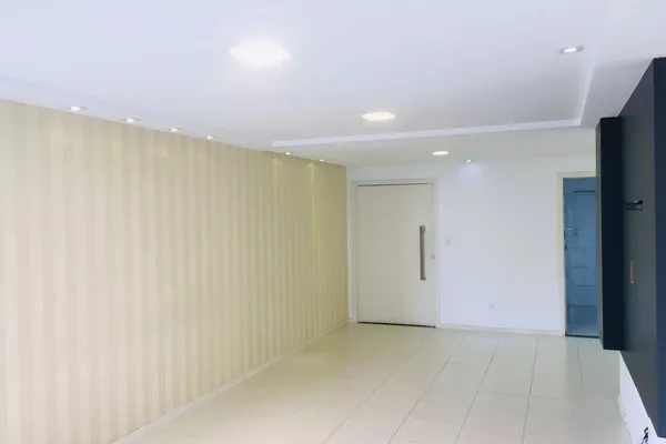 Apto de 3 quartos com suite e 2 semi suítes, dependência completa, 3 VAGAS COBERTAS , lazer comple - Foto 2