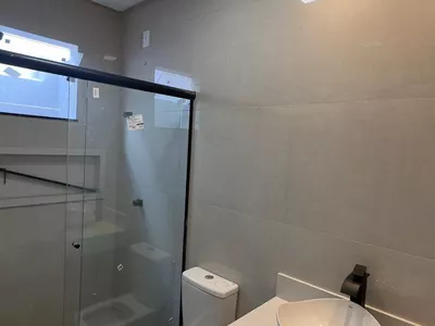 Casa nova e solta, nunca habitada com 3 suítes, sala ampla, espaço gourmet com churrasqueira no Ba - Foto 23