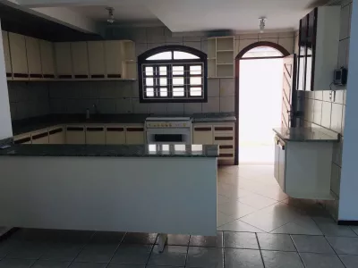 Casa bastante ampla com terreno de 320 m² e 327.80 m² de área construída em ótima localizaçã - Foto 6