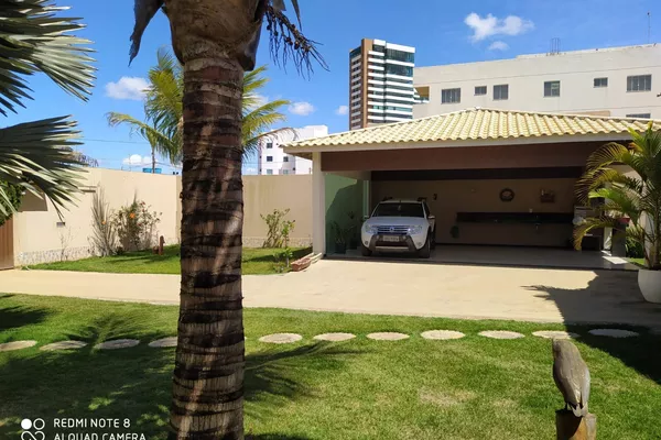 Casa Alto Padrão com 05 suítes, poço artesiano e energia solar em ótima localização no Bairro - Foto 2