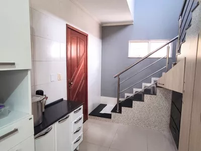 Casa Duplex (solta) com 5/4 sendo 1 suíte, com garagem para 4 carros no Bairro Felícia na região - Foto 14