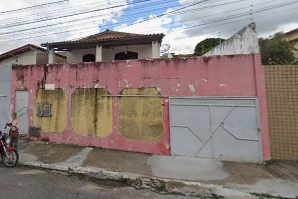 Casa à venda no Bairro Recreio Próximo a Ed Natação e a Igreja da Graças. - Foto 1