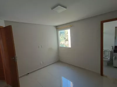 Casa duplex de 3 quartos sendo 2 suítes, piscina, espaço gourmet com churrasqueira depósito e ban - Foto 25