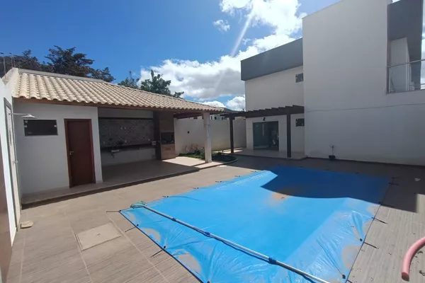 Casa duplex de 3 quartos sendo 2 suítes, piscina, espaço gourmet com churrasqueira depósito e ban - Foto 1