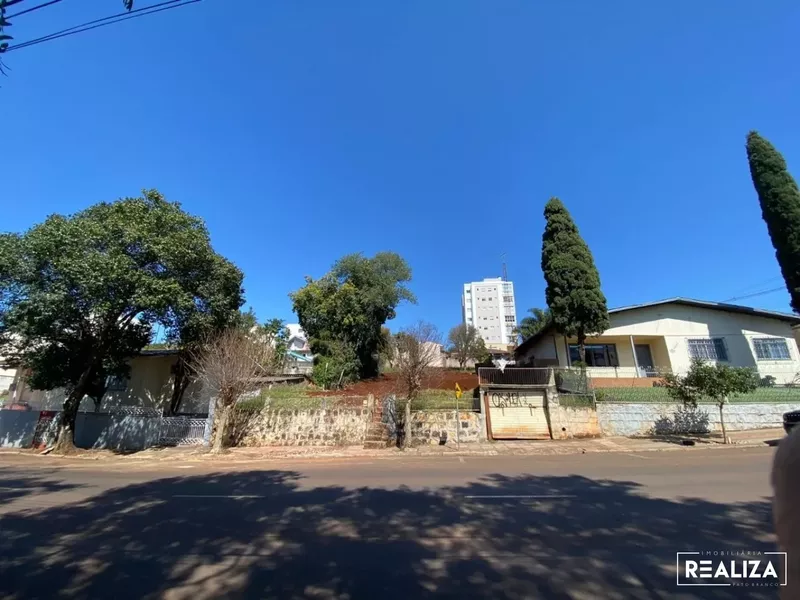 Terreno Comercial/Residencial - com área de 792,00 m2 - Localizado em uma ZC-1 possibilidade de edificar 12 andares mais as salas comercias térreas - Foto Principal