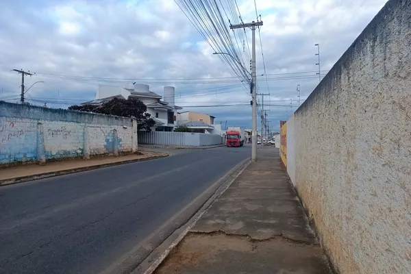 Terreno na Av. Pará esquina, parte de cima, esquina com a Av. Paramirim. 3 terrenos urbanos com 300 - Foto 4