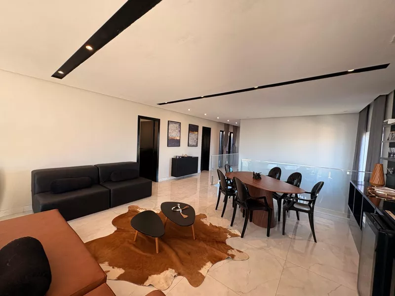 Cobertura duplex mobiliada com 4 quartos sendo 3 suites, terraço comm área gourmet e piscina a ven - Foto Principal