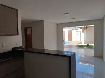 Casa duplex de 3 quartos sendo 2 suítes, piscina, espaço gourmet com churrasqueira depósito e ban - Foto 46