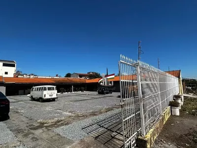 Loja comercial de esquina com 1210m² para alugar no Novo Mundo - Foto 11