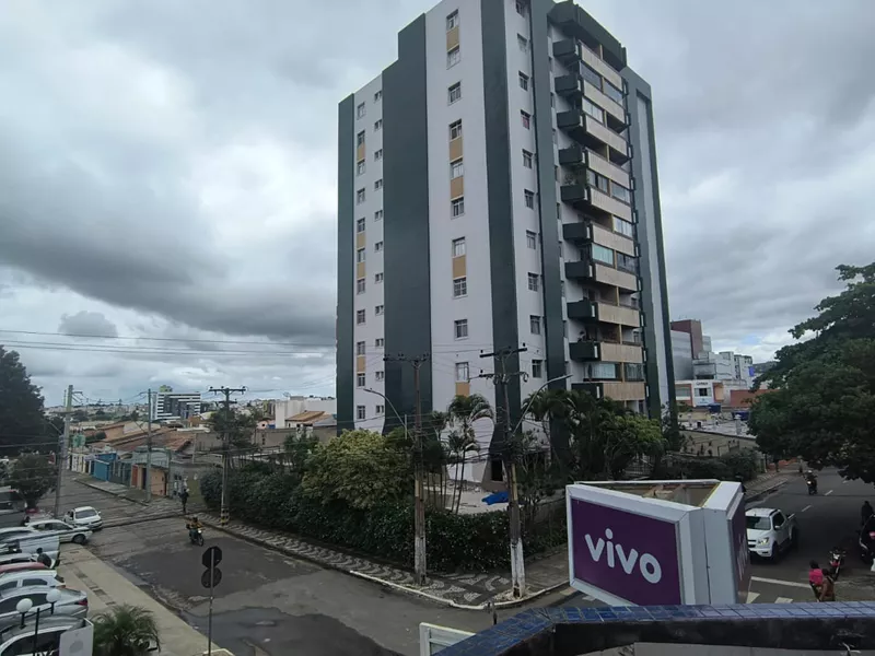 Sala Comercial à Venda no Ed. Gil Moreira, Bairro Recreio em Vitória da Conquista - Foto Principal