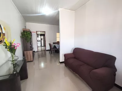 Casa Duplex (solta) com 5/4 sendo 1 suíte, com garagem para 4 carros no Bairro Felícia na região - Foto 6
