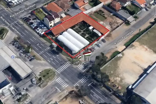 Loja comercial de esquina com 1210m² para alugar no Novo Mundo - Foto 5