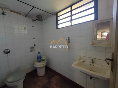 Casa para locação com 1.212 m², contendo quatro quartos, três salas, quatro banheiros e quatro vagas de garagem - Foto 34