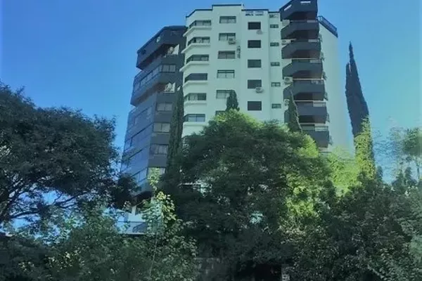 Apartamento Ed. Central Park, Alto Padrão, Linda vista para para toda a cidade, com área privativa de 201,54 m2 e área total de 275,15 m2; Apartamento com 03 suítes, sendo a suíte Master com Hidromassagem e closet e outra das suítes também com closet, Lav - Foto 2