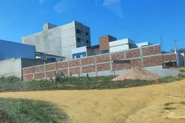 Terreno de esquina de 405m2 à Venda no Bairro Candeias. - Foto 3