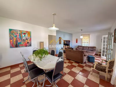 Chácara à venda no bairro Dois Córregos com 347m², 4 quartos sendo 1 suíte, área gourmet e piscina - Foto 8