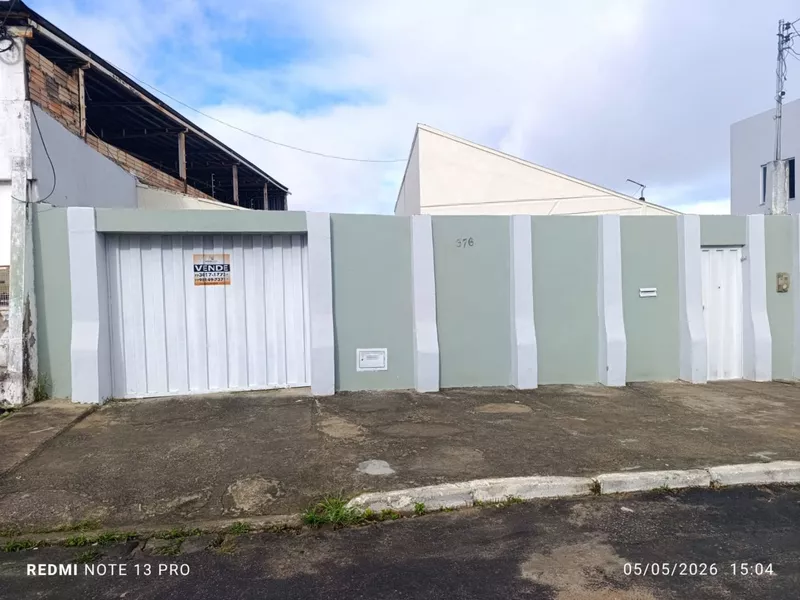 Casa com Sala, 2 quartos, copa, banheiro social, cozinha, área de serviços + edícula com quarto e - Foto Principal