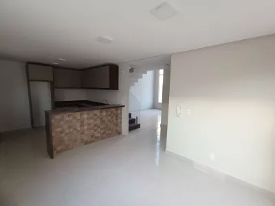 Casa duplex solta de 3 quartos sendo 2 suítes + piscina + espaço gourmet com churrasqueira à ven - Foto 15