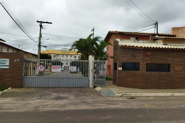 Aluguel de casa duplex com 2/4 e garagem coberta em condomínio fechado no Boa Vista em Vitória da - Foto 1