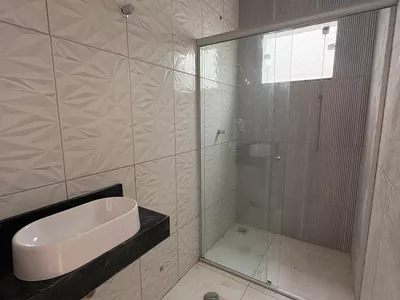 Casa de 2 quartos sendo 1 suíte com garagem para dois carros e quintal - Foto 6