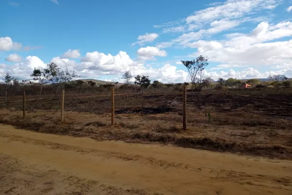 VENDO OU TROCO Sítio de 20 mil m² dentro de cond. fechado já com cerca, no Terra Estância das Ro - Foto 3