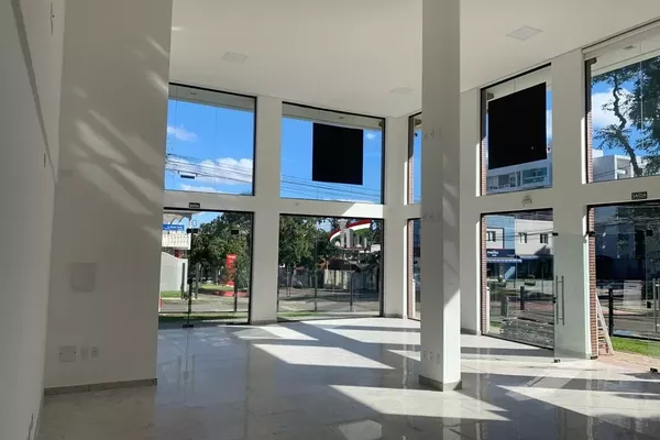 Loja com 100² de esquina no Água Verde para locação - Foto 2