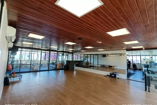 Casa 3 suítes, sala cozinha e gourmet com planejados alto padrão Alphaville II condomínio com inf - Foto 4
