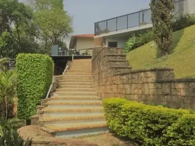 Apartamento Ed. Central Park, Alto Padrão, Linda vista para para toda a cidade, com área privativa de 201,54 m2 e área total de 275,15 m2; Apartamento com 03 suítes, sendo a suíte Master com Hidromassagem e closet e outra das suítes também com closet, Lav - Foto 28