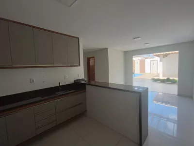 Casa duplex solta de 3 quartos sendo 2 suítes + piscina + espaço gourmet com churrasqueira à ven - Foto 11