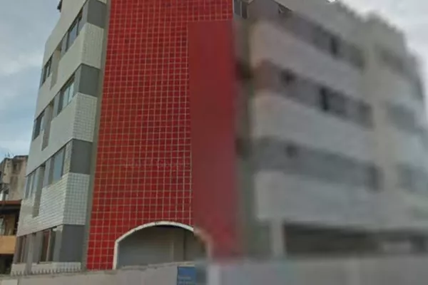 Apartamento duplex reformado com 2 suítes + dependência + terraço à venda, Jardim Armação, Sal - Foto 2