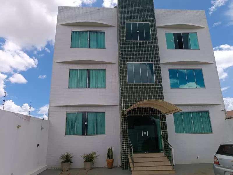 Excelente apartamento de 2 quartos sendo 1 suíte de 1ª andar com planejados na cozinha e quartos p - Foto Principal