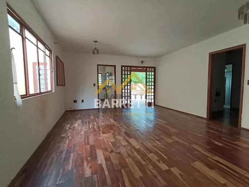 Casa Ampla com 3 Dorms, Quintal e Pomar - Condomínio Santa Clara - Centro de São Sebastião da Grama/SP - Foto Principal