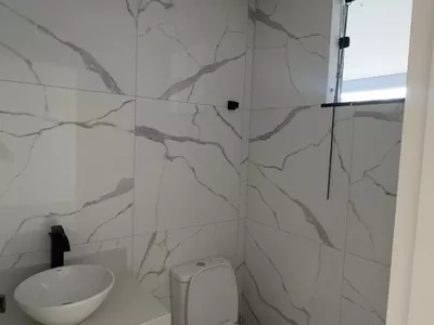 Casa nova e solta, nunca habitada com 3 suítes, sala ampla, espaço gourmet com churrasqueira no Ba - Foto 16