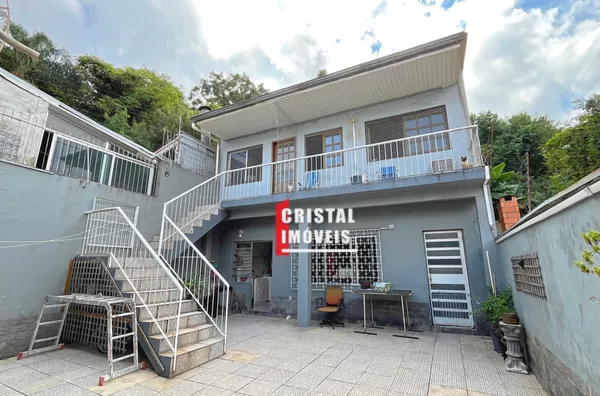 Casa 3 dormitórios a venda no Bairro Vila Nova em Porto Alegre