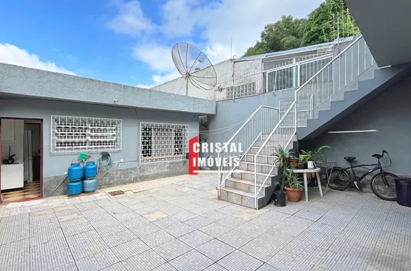 Casa 3 dormitórios a venda no Bairro Vila Nova em Porto Alegre