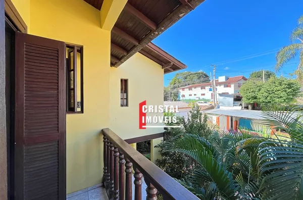 Casa 4 dormitórios a venda no Bairro Cristal em Porto Alegre