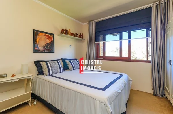 Casa 4 dormitórios a venda no Bairro Três Figueiras em Porto Alegre